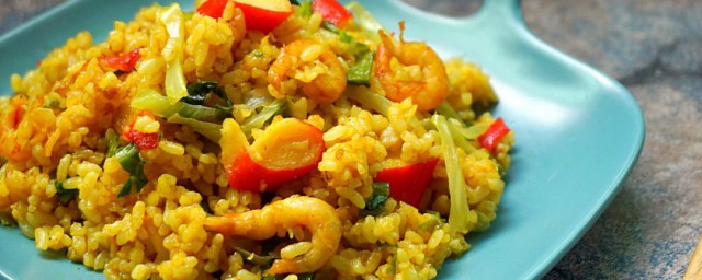 泡菜咖喱炒饭怎样做 泡菜咖喱炒饭的做法