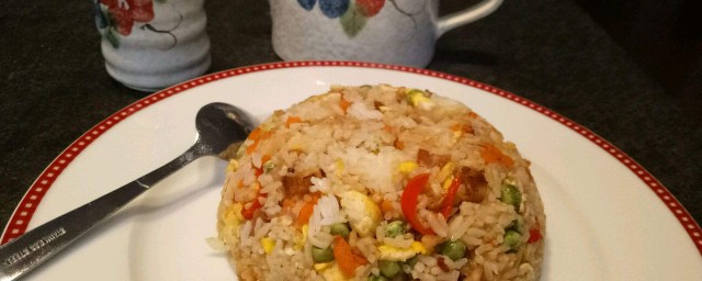 培根榨菜蛋炒饭制作技巧 培根榨菜蛋炒饭做法简介