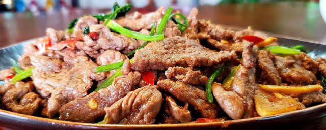 如何做蒜爆牛肉 蒜爆牛肉的做法