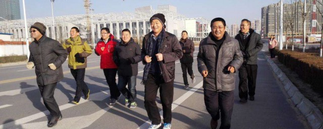 冬季越野跑方法 冬季越野跑的方式办法如下
