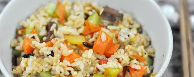 什锦肉炒饭步骤 做什锦肉炒饭方法