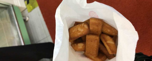 杏仁糕的正确制作要领 杏仁糕的简单做法如下