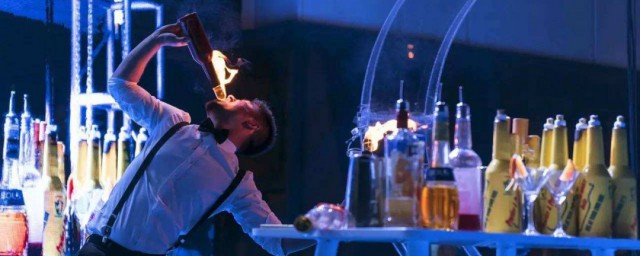 花式调酒酷炫技巧 花式调酒做法如下