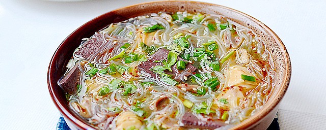鸭血粉丝汤 怎样快速自制鸭血粉丝汤