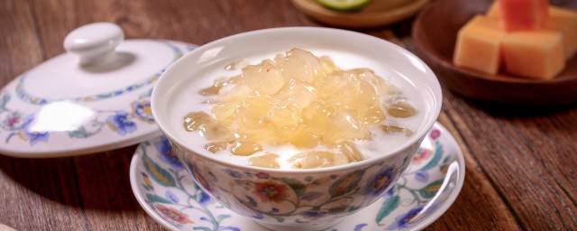 糖水怎样做 家常木瓜桃胶皂角米糖水简单做法