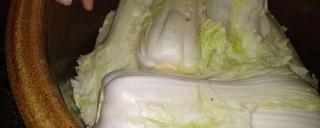 东北泡酸菜的制作方法 怎么制作东北泡酸菜