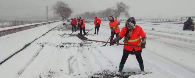 冰雪清理要领 汽车冰雪怎么清理呢