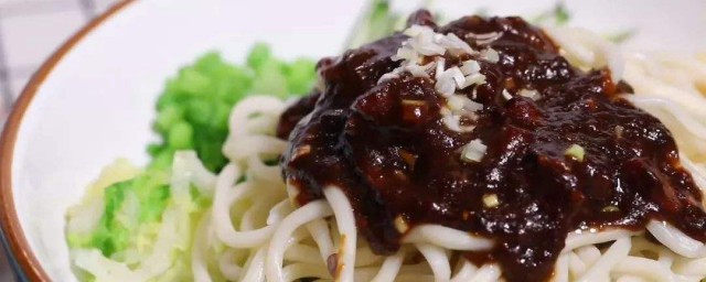 做腊肉炸酱面诀窍 怎样做腊肉炸酱面