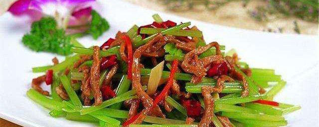 怎样做酱牛肉炒香芹 做酱牛肉炒香芹的流程