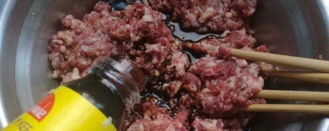怎样调牛肉饺子馅 调牛肉饺子馅的做法