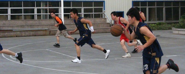 篮球过人招式技巧 篮球场上的4大过人招式简介