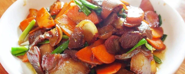 红萝卜炒腊肉如何做 红萝卜炒腊肉的做法