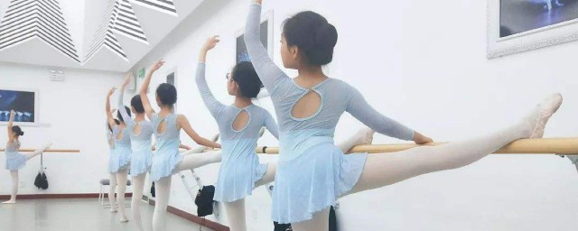 芭蕾舞步教程 芭蕾基本功动作要领口诀