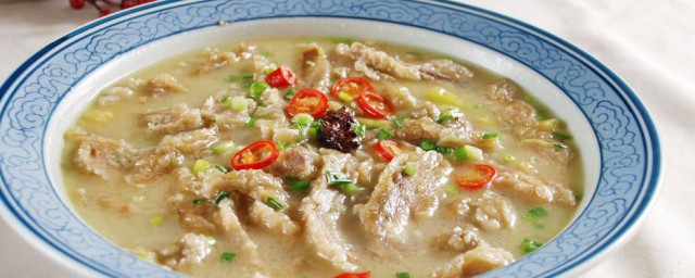 小酥肉酸汤的做法诀窍 制作酸汤小酥肉的技巧