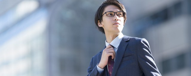 西装裤子穿搭技巧 西装裤子怎样搭配更好看