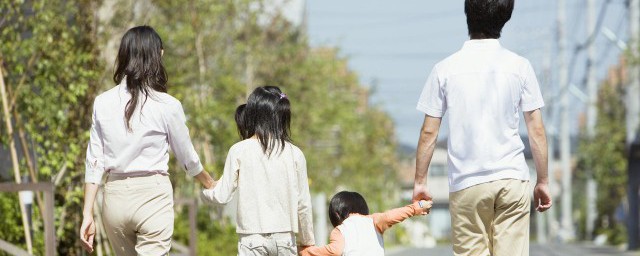 表达家人的句子简短的 形容家人的句子