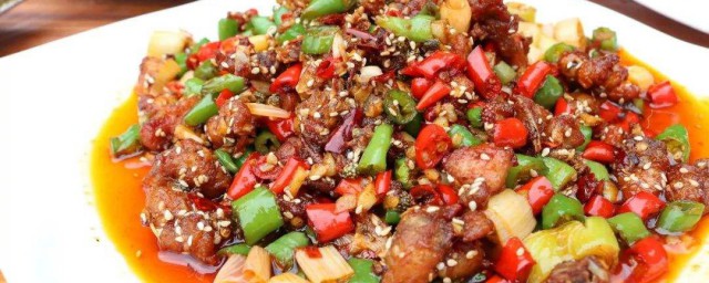 双椒兔丁怎样做 自己制作双椒兔丁的技巧