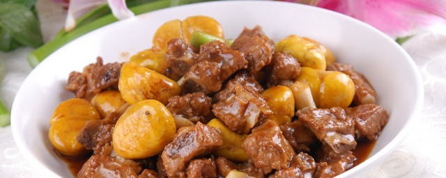 肉炖板栗诀窍 自制红烧肉炖板栗的做法