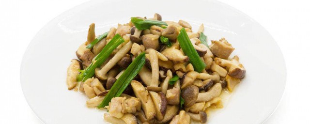 双菇炒鸡丁教程 双菇炒鸡丁做法简介