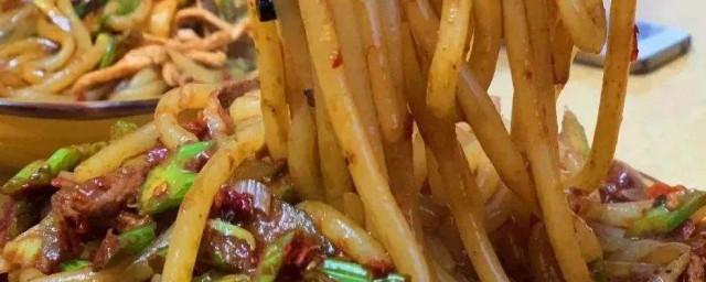 鸡肉炒米粉怎样做 鸡肉炒米粉的烹饪技巧