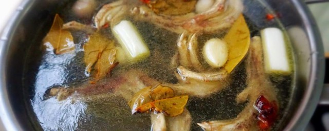酸辣鸭脚汤怎样做 酸辣鸭脚汤怎样做