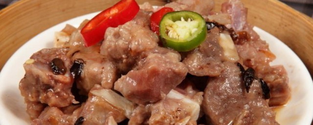 排骨蒸小南瓜诀窍 家常菜排骨蒸小南瓜的做法