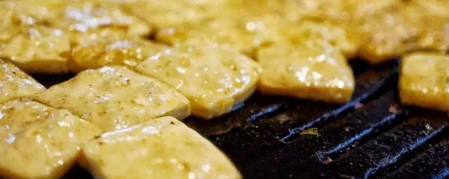 烤小豆腐诀窍 制作技巧如下