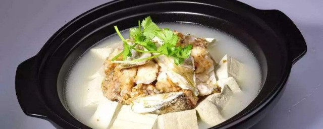豆腐炖鱼最简单的做法 自制豆腐炖鱼的做法次序