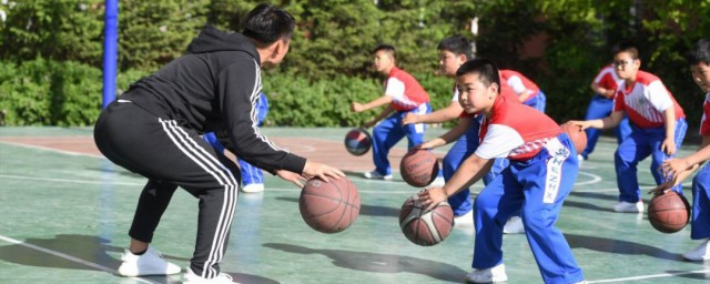 学校篮球训练技巧 打篮球基本技巧