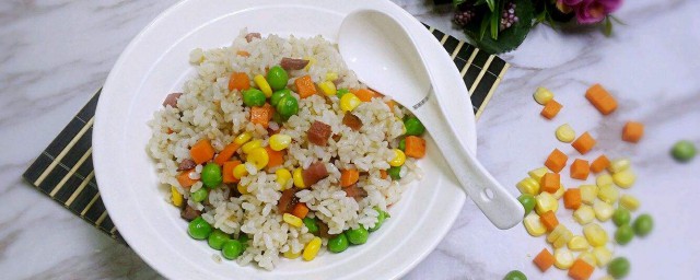 五彩米饭简单的做法 简单的五彩米饭做法