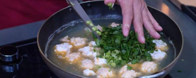 双菇丸子汤怎样做 双菇肉丸汤怎样做