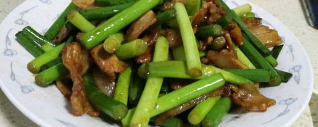 蒜苔炒青椒如何做 蒜苔炒青椒的做法