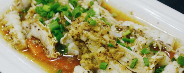 鲢鱼鱼腩怎样做 鲢鱼鱼腩制作教程