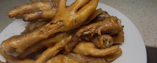 干锅凤爪怎样做 做这个的次序有什么