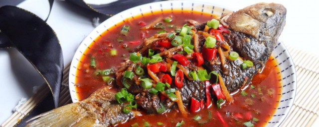 萝卜干烧鲫鱼怎样做 制作这个的技巧是什么