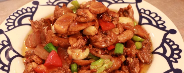 青豆炖鸡块怎样做 制作青豆炖鸡块的技巧
