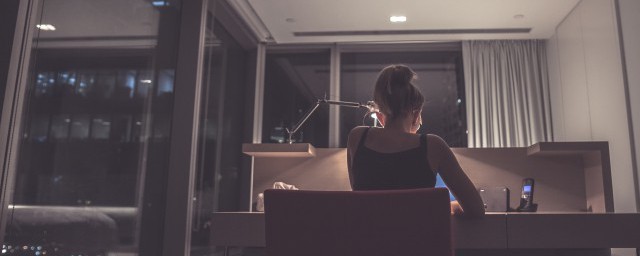 又熬夜的说说心情短语 关于熬夜的说说