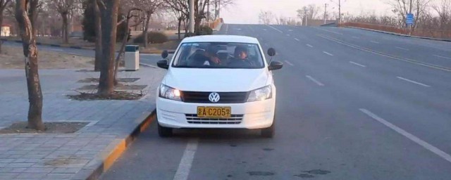 科三手动挡靠边停车办法 科三手动挡靠边停车要领是什么