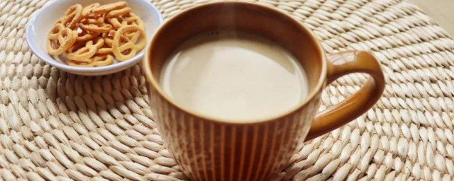 手煮奶茶怎样做 手煮奶茶做法