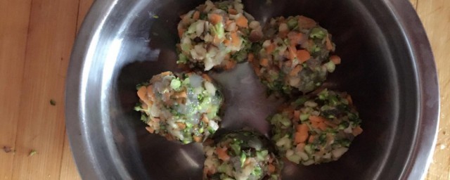 三色蔬虾丸怎样做 三色蔬虾丸的做法次序