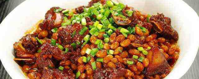 黄豆焖鸡怎样做 黄豆焖鸡做法简单简介