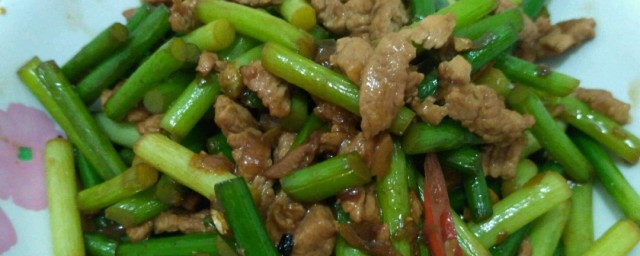 蒜苔肉丁卤如何做 做法如下