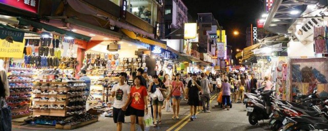 适合晚上逛街的句子 晚上逛街发朋友圈的句子