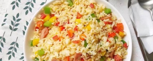 如何做培根肉炒饭 如何做培根肉炒饭