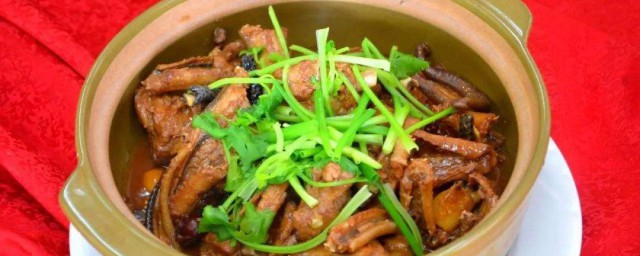 黄焖蛇肉怎样做 青椒黄焖蛇做法简介