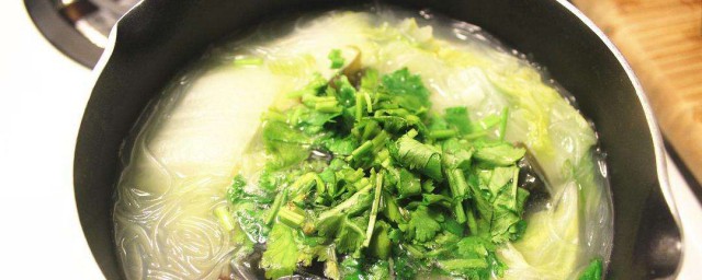 怎样做皮蛋煮大白菜 怎样做白菜皮蛋汤