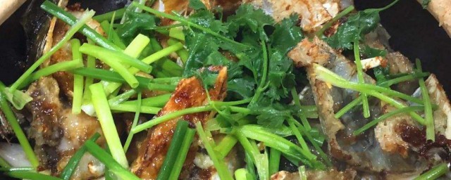 鱼头焖鸡如何做 鱼头焖鸡做法
