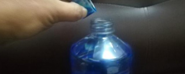 玻璃水怎样制作技巧 玻璃水制作技巧如下