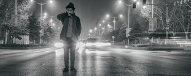 白天不懂夜的黑的意思 白天不懂夜的黑的含义