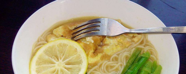 鸡蛋生菜面怎样做 简单快捷的鸡蛋生菜面做法